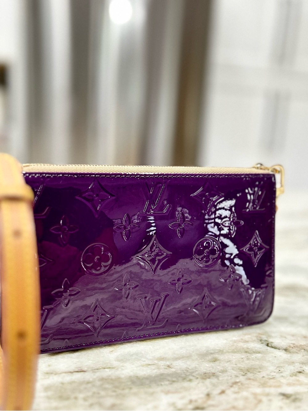 Louis Vuitton Authentic Rare Purple Vernis Monogram Crossbody - Picture 7 of 16